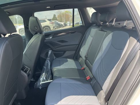 New 2026 Volkswagen Tiguan SE R-Line FWD image 17