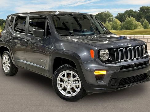 Used 2023 Jeep Renegade Latitude image 2