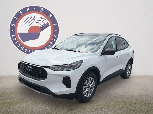 Used 2025 Ford Escape Active w/ Tech Pack #1 FWD image 2