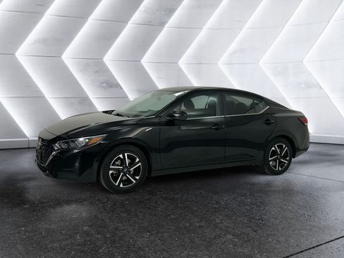 Used 2024 Nissan Sentra SV FWD image 3