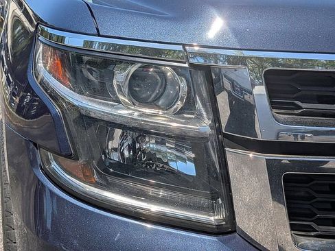 Used 2017 Chevrolet Suburban LT RWD image 9