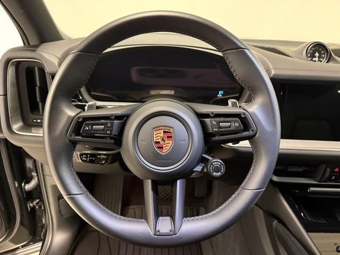 Certified 2025 Porsche Cayenne E-Hybrid w/ Premium Package Plus AWD/4WD image 19