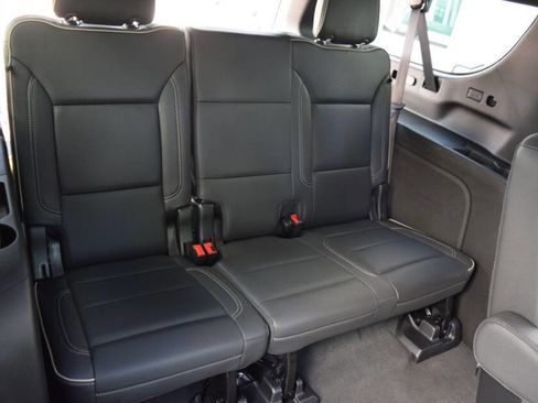 Used 2023 GMC Yukon XL SLT image 46