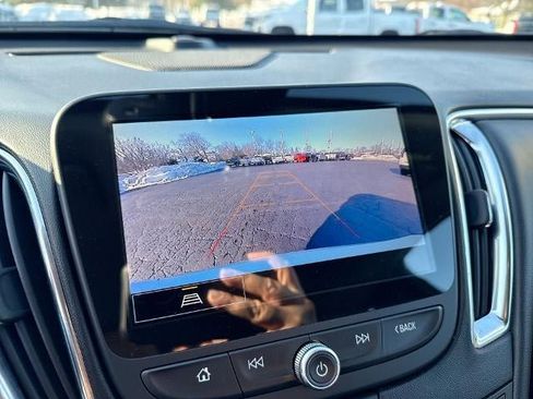 Used 2024 Chevrolet Malibu LT image 15