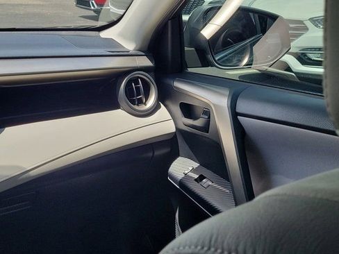 Used 2014 Toyota RAV4 LE FWD image 4