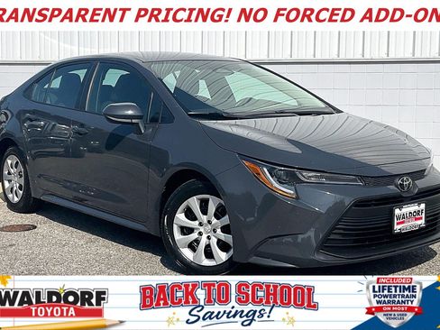 Used 2025 Toyota Corolla LE FWD image 1