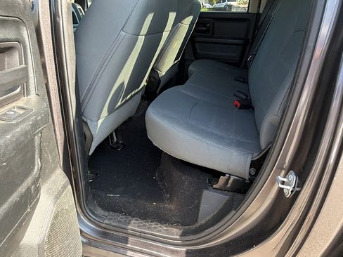 Used 2018 RAM 1500 Express RWD image 23