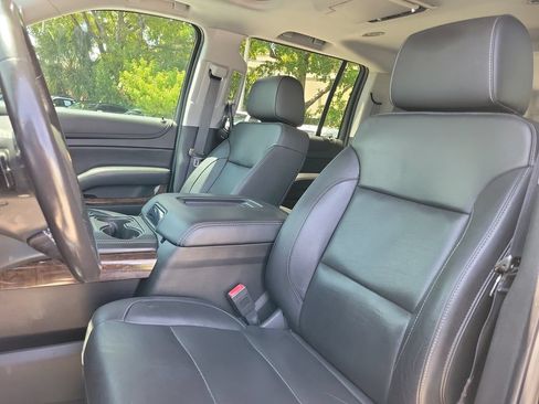 Used 2020 Chevrolet Suburban LT RWD image 24