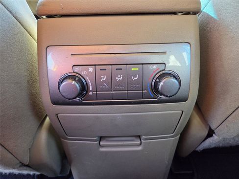 Used 2013 Toyota Highlander Base image 29