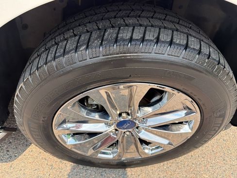 Used 2018 Ford Expedition XLT w/ Equipment Group 202A AWD/4WD image 22