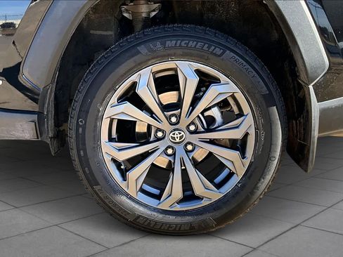 Used 2025 Toyota RAV4 XLE Premium image 11