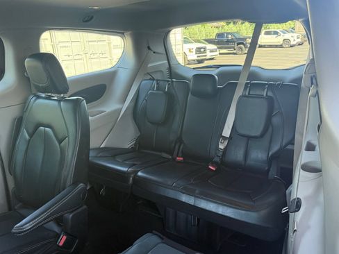 Used 2023 Chrysler Pacifica Touring-L FWD image 35
