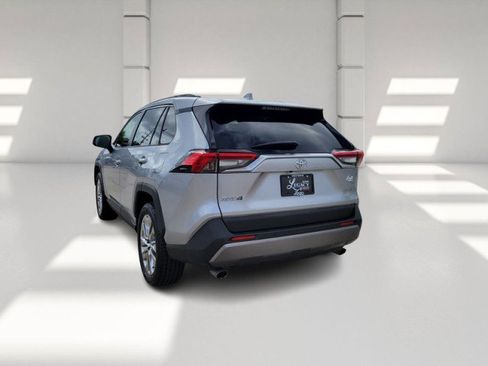 Used 2020 Toyota RAV4 Limited image 5