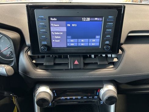 Used 2019 Toyota RAV4 LE image 91