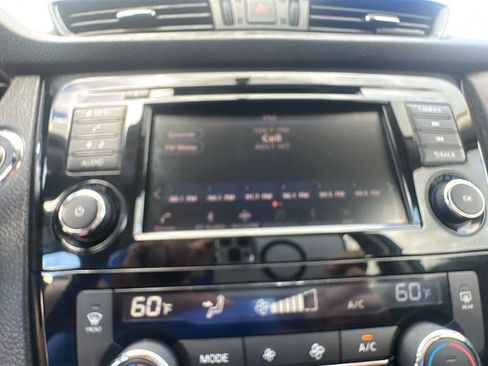 Used 2018 Nissan Rogue SV FWD image 43