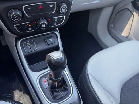 Used 2019 Jeep Compass Latitude image 26