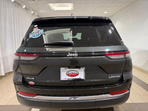Used 2024 Jeep Grand Cherokee Limited AWD/4WD image 4