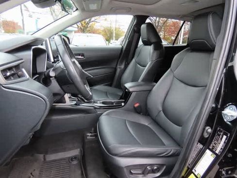 Used 2024 Toyota Corolla Cross XLE image 12