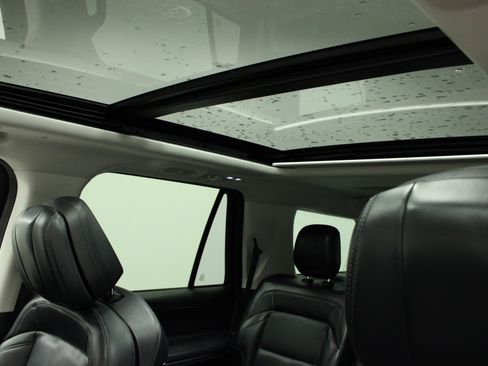 Used 2025 Lincoln Navigator Reserve image 10