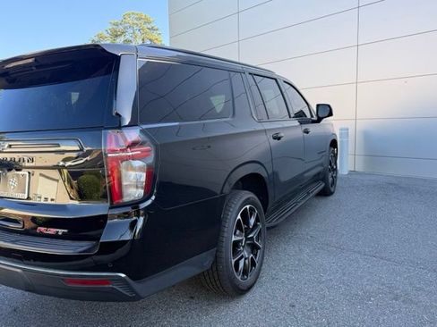 Used 2022 Chevrolet Suburban RST w/ Luxury Package AWD/4WD image 10