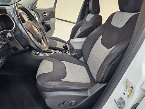 Used 2014 Jeep Cherokee Latitude w/ Comfort/Convenience Group image 16