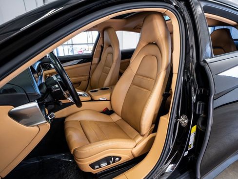 Used 2019 Porsche Panamera image 38
