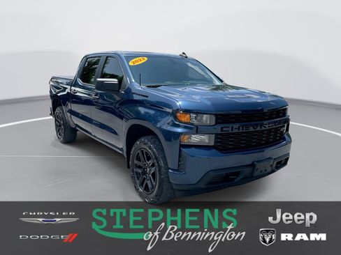 Used 2022 Chevrolet Silverado 1500 Custom w/ LPO, Blackout Package AWD/4WD image 1