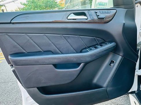 Used 2016 Mercedes-Benz GL 450 4MATIC w/ Premium I Package image 39