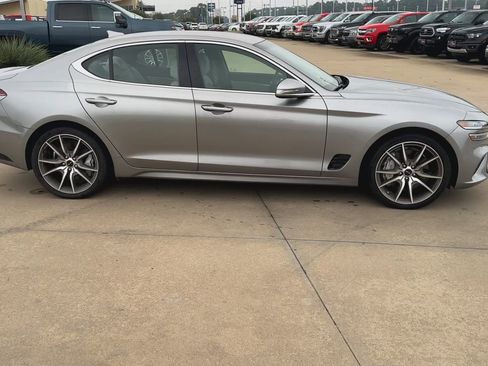 Used 2024 Genesis G70 2.5T image 9