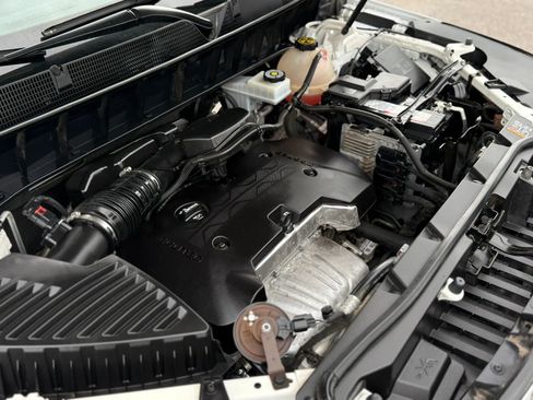 Used 2018 GMC Acadia SLE FWD image 17