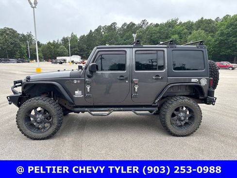 Used 2017 Jeep Wrangler Unlimited Sport w/ Connectivity Group AWD/4WD image 4