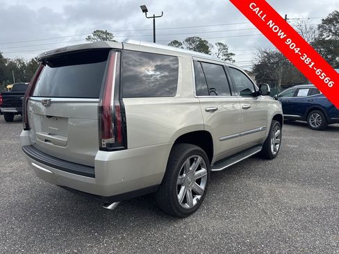 Used 2017 Cadillac Escalade Luxury image 3