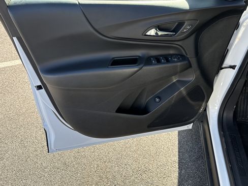 Used 2024 Chevrolet Equinox LT image 11