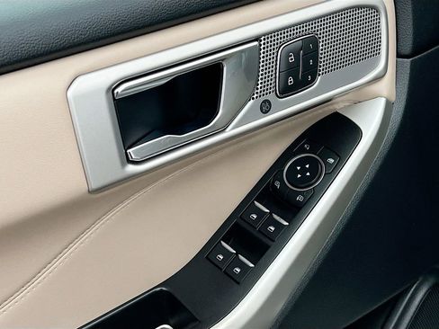 Used 2021 Ford Explorer Limited w/ Equipment Group 301A image 18