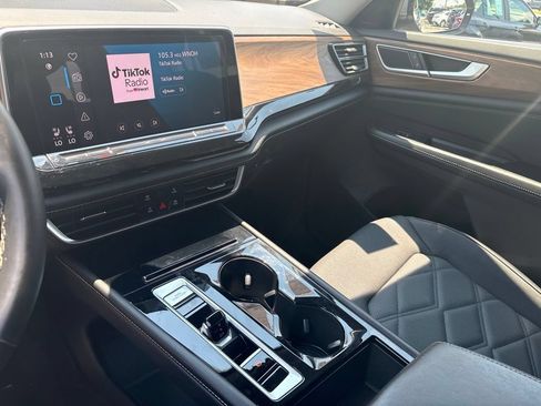 Used 2024 Volkswagen Atlas SE AWD/4WD image 18