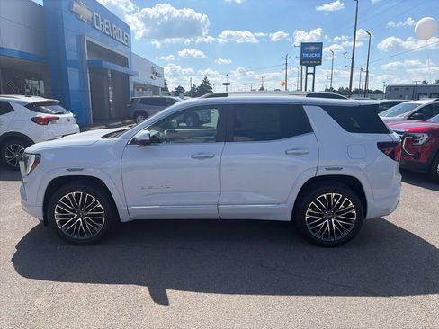 New 2027 GMC Terrain Denali w/ LPO, Floor Liner Package AWD/4WD image 3
