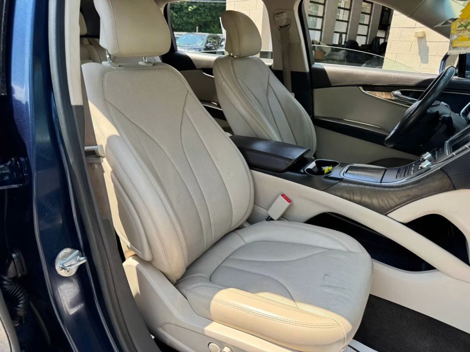 Used 2017 Lincoln MKX Reserve w/ Driver Assistance Package AWD/4WD image 22