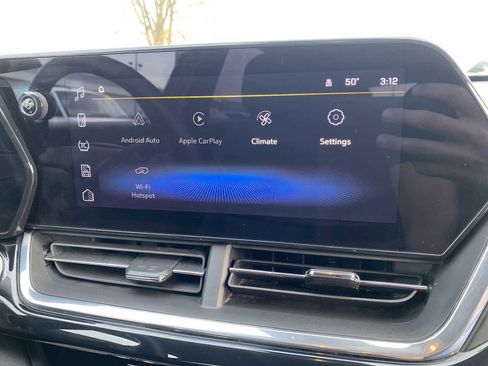 Used 2024 Chevrolet Trax ACTIV w/ Sunroof Package image 13