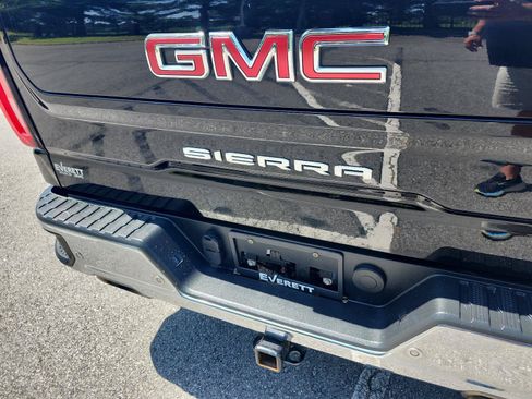 Used 2019 GMC Sierra 1500 SLT w/ SLT Premium Plus Package AWD/4WD image 4