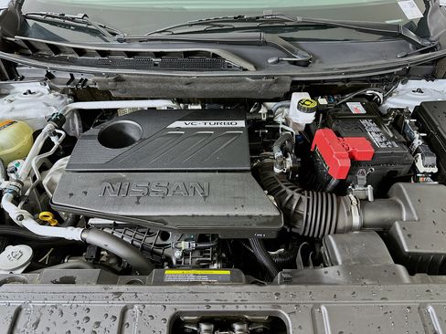 Used 2025 Nissan Rogue SV image 32