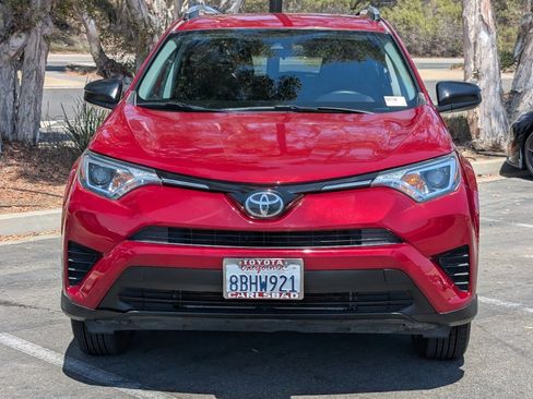 Used 2018 Toyota RAV4 LE w/ Carpet Mat Package FWD image 11