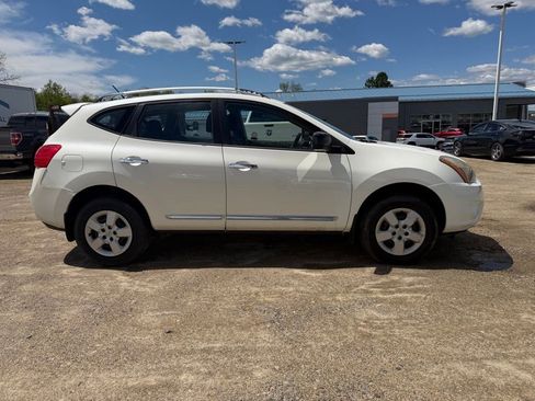 Used 2014 Nissan Rogue S w/ Convenience Package AWD/4WD image 6