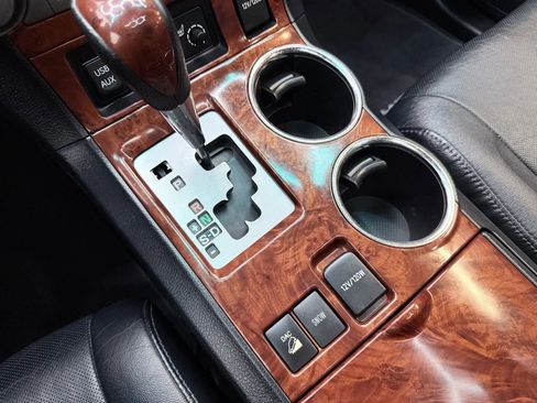 Used 2012 Toyota Highlander Limited w/ Tow Pkg image 19