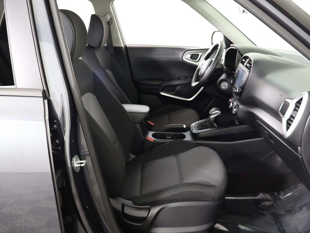 Used 2020 Kia Soul LX FWD image 28