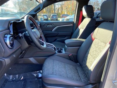 Used 2023 Chevrolet Colorado Z71 w/ Z71 Convenience Package 2 image 24