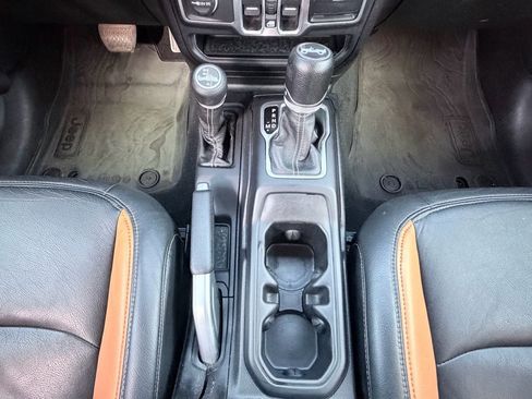 Used 2018 Jeep Wrangler Unlimited Sahara image 19