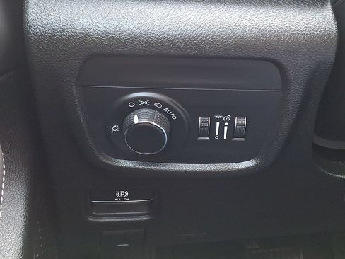 Used 2023 Jeep Grand Cherokee Laredo X AWD/4WD image 26