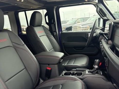 Used 2026 Jeep Wrangler Unlimited Rubicon AWD/4WD image 11