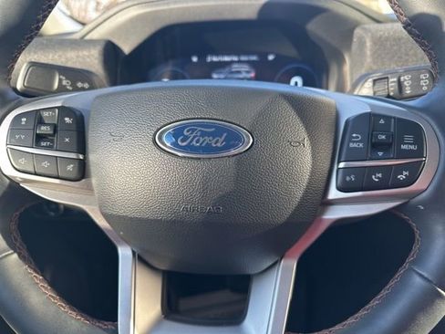 Used 2025 Ford Explorer Active w/ Active Comfort Package image 17