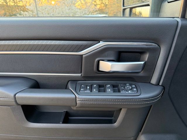 Used 2025 RAM 3500 Big Horn AWD/4WD image 15